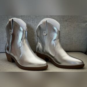 Soda Cute Metallic Boots